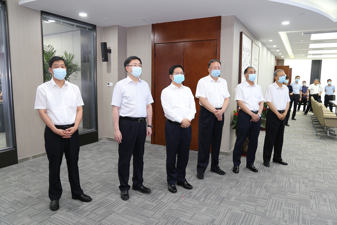 張吉福在省國資運營公司調(diào)研2 張吉福在省國資運營公司調(diào)研2